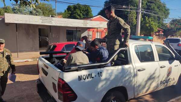 Detienen a cuatro personas por hurto en una escuela