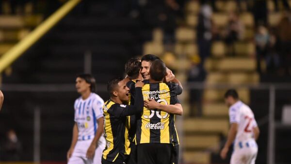 Guaraní triunfa en Dos Bocas ante el 12 de Octubre