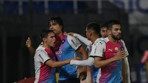 Cerro Porteño va por un triunfo en Montevideo
