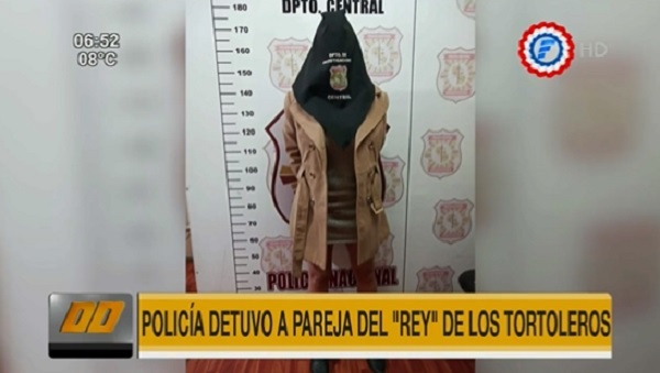 Detienen a ex Miss pareja del “rey de los tortoleros”