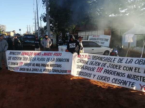 Diario HOY | Frentistas de Tres Bocas realizan nueva protesta para exigir pago de indemnizaciones