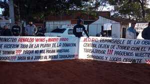 Frentistas de Tres Bocas realizan nueva manifestación contra MOPC en reclamo de subsidio