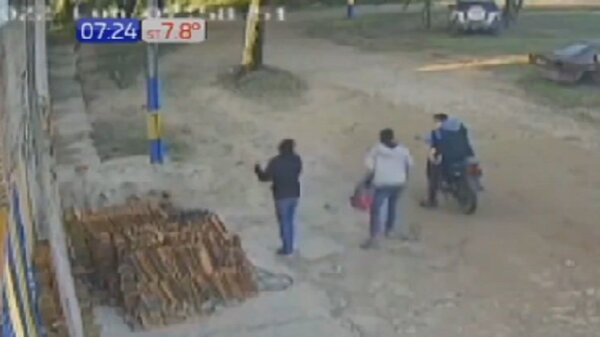 Motoasaltantes atacan a una estudiante en Luque | Noticias Paraguay