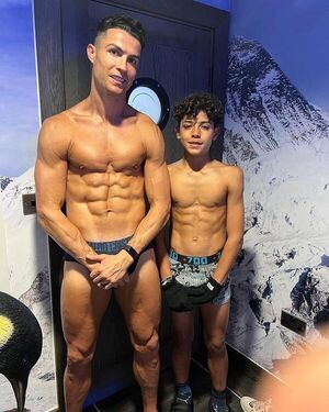 Cristiano Ronaldo y su hijo mayor mostraron sus marcados cuerpos - Gente - ABC Color