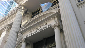 El riesgo país de Argentina trepa por las dudas en el cumplimiento del acuerdo con el FMI - MarketData