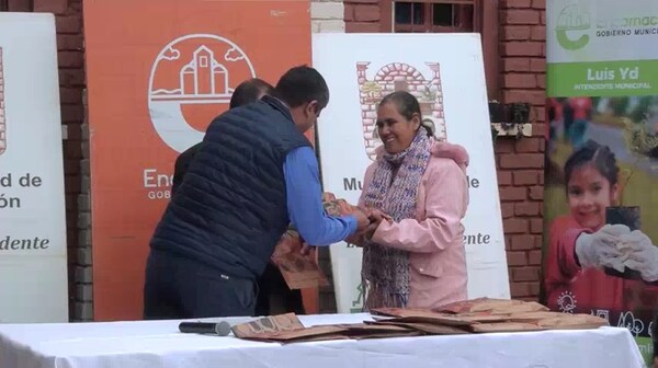 Encarnación: Municipio entrega 1500 plantines de frutilla a productores