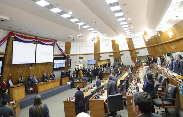 Aprueban eliminar vales de combustibles a autoridades del Estado