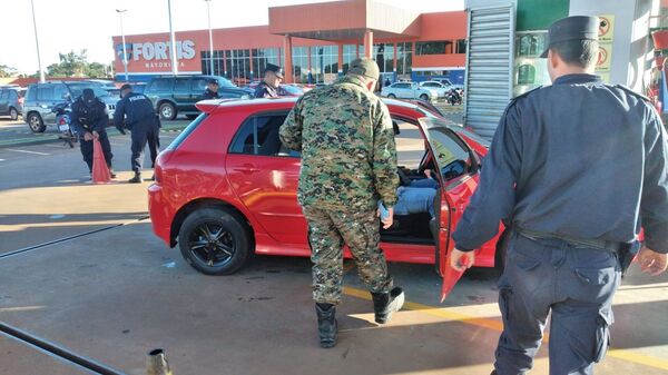 Asesinan a balazos a dos hombres frente a un surtidor en la línea internacional - Radio Imperio