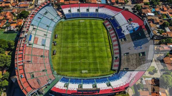 Crónica / El superclásico del domingo: sin bombos ni banderas