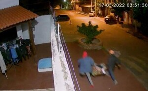 Rompen blíndex para hurtar ropas deportivas y dinero
