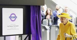 La Nación / Isabel II participa de la inauguración oficial de un metro londinense