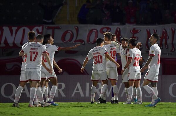 Del Prete marca de chilena y garantiza el liderato para Estudiantes - Fútbol Internacional - ABC Color