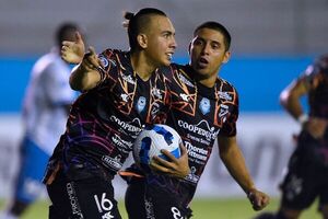 9 de Octubre vs. Guaireña FC: histórico triunfo de Guaireña para seguir con vida - Guaireña - ABC Color
