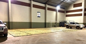 Senad incauta 2.500 kilos de marihuana de camionetas abandonadas en zona rural de Amambay - .::Agencia IP::.