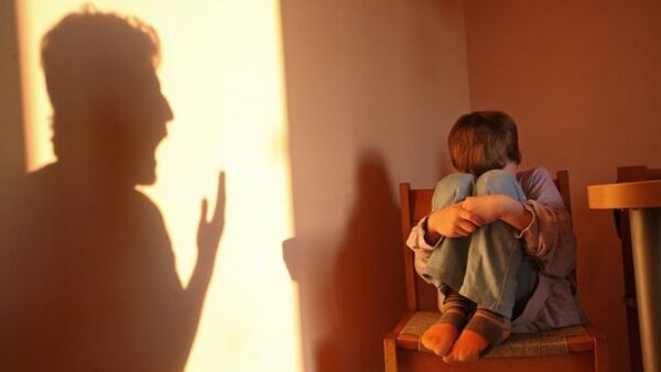 Los niños copian la conducta violenta de los adultos, advierten