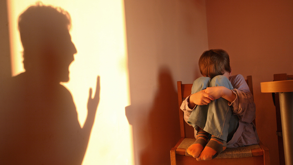 Los niños copian la conducta violenta de los adultos - El Independiente