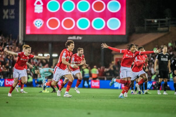 El Nottingham Forest de Braian Ojeda, a 90 minutos de volver a la Premier League