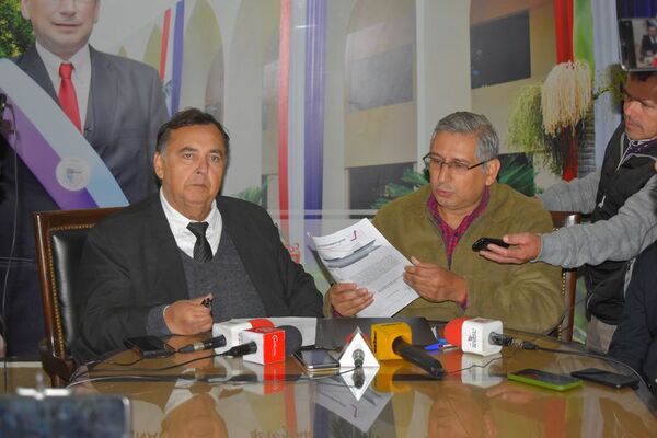 Gobernador pide desestimar denuncias de corrupción en su contra - Nacionales - ABC Color