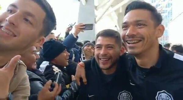 Crónica / ¡La insólita broma de un jugador de Olimpia con hinchas ashá!