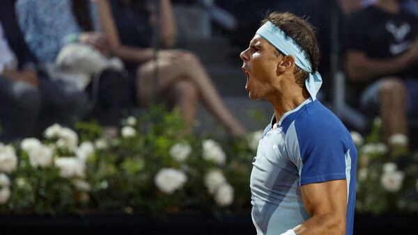 Rafael Nadal se entrena en la central de Roland Garros