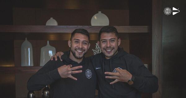 Hinchas de Olimpia confunden al ‘Tucu’ Salazar con su hermano y lo ovacionan en Santa Fe