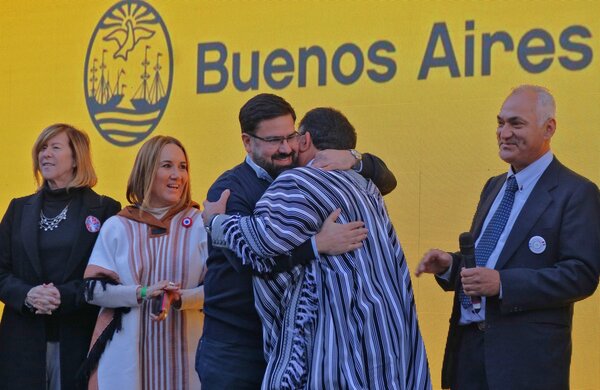Ministro de Cultura acompañó festejos patrios y dialogó sobre cooperación con autoridades en Buenos Aires - .::Agencia IP::.