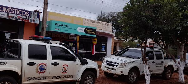 Delincuentes prácticamente vaciaron local comercial en Edelira