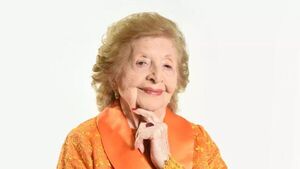 Abue de 100 años concursa en certamen de belleza