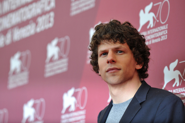 Diario HOY | El actor Jesse Eisenberg presenta en Cannes su primera película como director