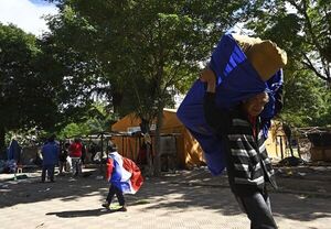 Indígenas retornan a su comunidad luego de meses de ocupar la plaza de Armas - Nacionales - ABC Color