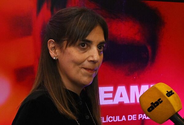 Paz Encina presentó “EAMI” en Paraguay - Cine y TV - ABC Color