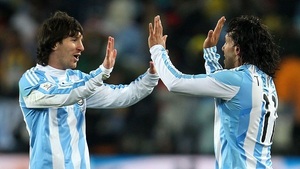 Tévez asegura que Messi es más feliz en la Albiceleste que en el PSG - La Prensa Futbolera