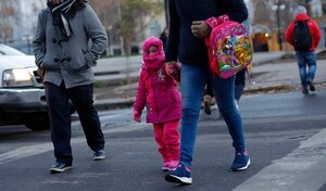 Especialista brinda consejos para cuidar a los niños durante el frío