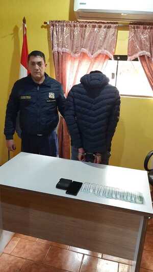 Detienen a menor con 3.000 dólares en billetes falsos - La Clave
