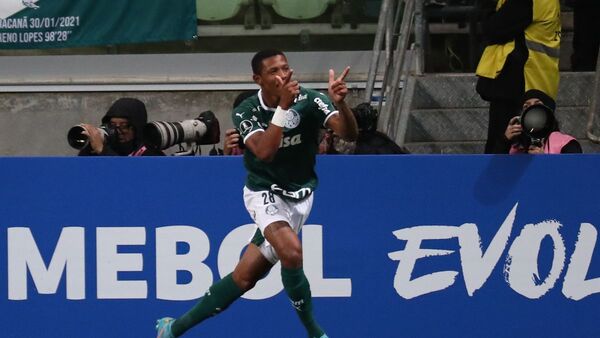 Palmeiras derrota al Emelec y mantiene su campaña perfecta