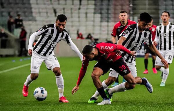 Paranaense derrotó 2-0 a Libertad por Copa Libertadores