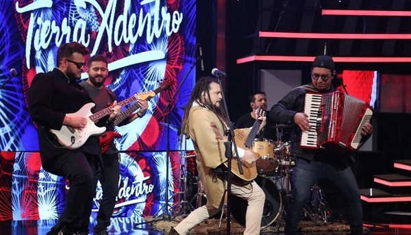 "Tierra Adentro" se presentó en "Rojo" - Teleshow