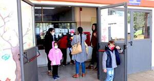 La Nación / Recomiendan abrigar a los niños ante la baja temperatura