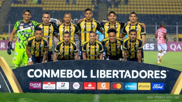 Deportivo Táchira golea en casa y sigue en la lucha