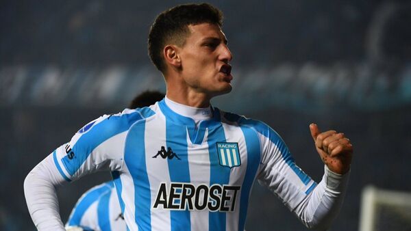 Racing de Matías Rojas pone pie y medio en octavos