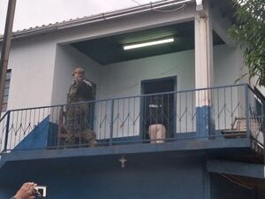 Un hombre y un mujer detenidos en el barrio Mariscal Estigarribia con armas de fuego - Radio Imperio