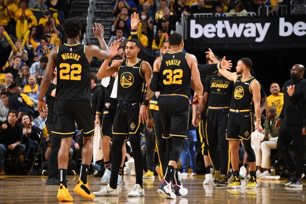 Diario HOY | NBA: Warriors arrollan a Dallas en inicio de las finales de Conferencia Oeste