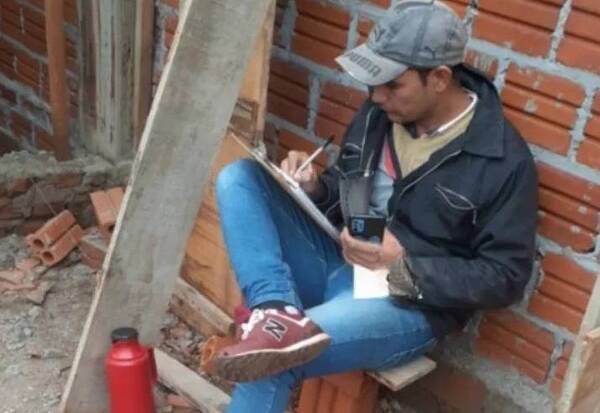 Crónica / En medio de mezclas y ladrillos sueña con ser ingeniero