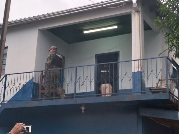 Allanamientos: Una de las mujeres fue detenida por contar con orden de captura, dijo abogado - Radio Imperio