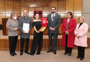 Diario HOY | Senadores otorga reconocimiento a Lali González