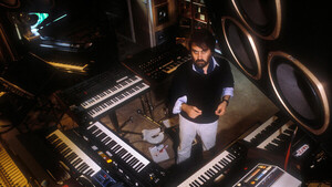 Muere a los 79 años Vangelis, el legendario autor de las bandas sonoras de 'Blade Runner' y 'Carros de Fuego'