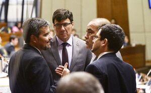 Opositores reflotan proyecto de ley que controla el lavado de dinero en tabacaleras y clubes deportivos - Nacionales - ABC Color