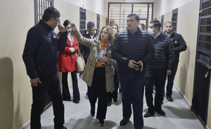 Defensora General y ministro de Justicia verifican situación de internos del Centro Educativo de Itauguá