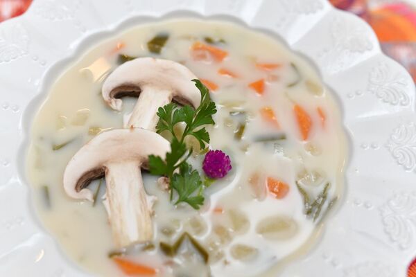 ¿Ya probaste preparar una sopa con leche de soja?