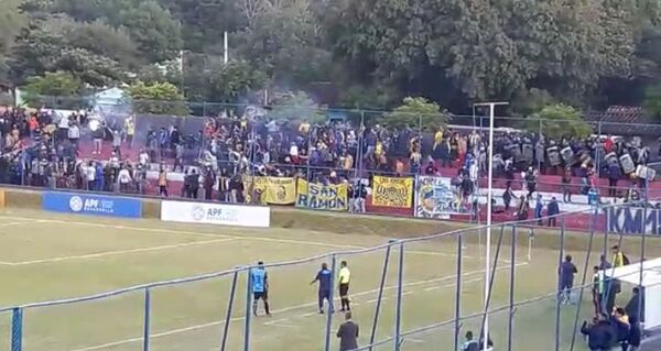 Disturbios entre barras de Luqueño en Atyrá - Fútbol de Ascenso de Paraguay - ABC Color
